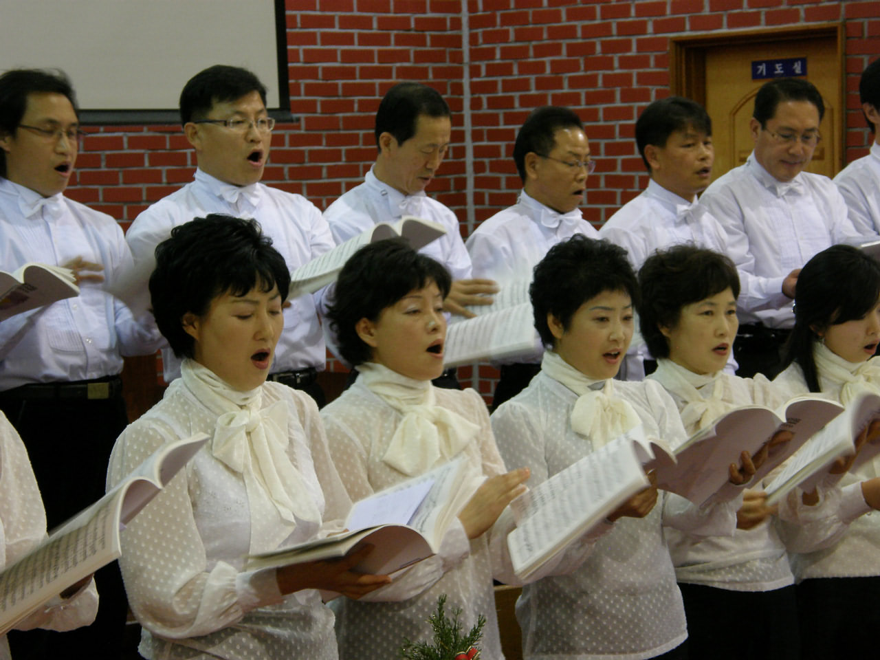 샬롬찬양대 헌신예배 장면